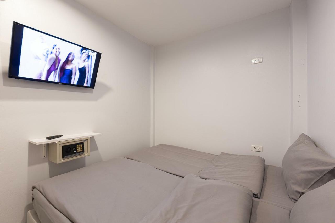 Minimal House Patong (Adults Only) Hostel Exterior foto