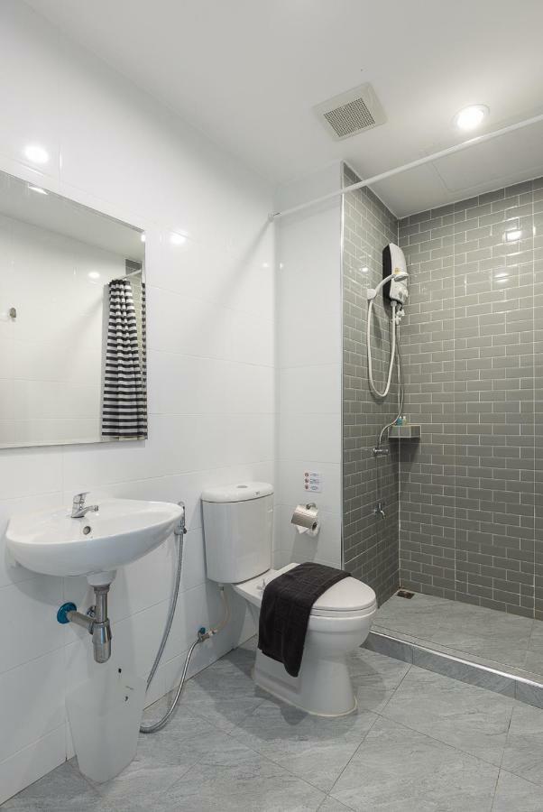 Minimal House Patong (Adults Only) Hostel Exterior foto